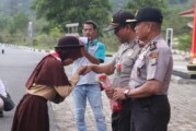 Polres Lingga Terima Bunga Ucapan Terimakasih Dari Anggota Pramuka