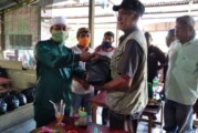 Wakil Bupati Lingga Bersama KNPI Berikan Bantuan Sembako Pada Para Tukang Ojek