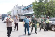 Polres Lingga Bersama TNI dan Pemkab. Lingga Lakukan Penyemprotan Disinfektan