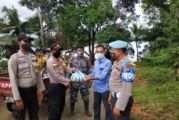 Bantuan Kemanusiaan Dari Polri, Polsek Singkep Barat Bagikan Sembako di 2 Wilayah Kecamatan