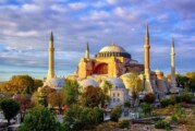 Hagia Sophia Kembali Jadi Masjid, Masyarakat Turki Sambut Azan Pertama