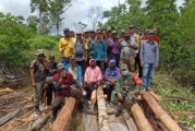 Manfaatkan Hari Libur, Camat Singkep Barat Bersama Kades dan Masyarakat Marok Tua Perbaiki Jembatan Menuju Tanjung Paku