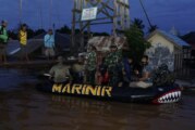 Satgas Banjir Marinir TNI AL Fasilitasi Ketua DPRD Kabupaten Banjar Tinjau Lokasi Banjir di Kalsel