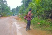 Jaga Kebersihan dan Keamanan Pengguna Jalan, Kec. Singkep Barat Lakukan Gorong Royong