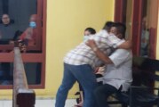 Dipersidangan, Pelaku Pengrusakan Rumah Pengusaha Dabo Bersimpuh Minta Maaf Pada Korban