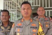 Kapolres Lingga Besembang Becerite Dengan Toga Toma Singkep Barat