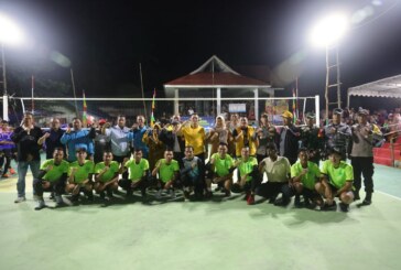 Gubernur Ansar Tutup Turnamen Bola Voli di Desa Tajur Biru