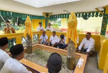 Ketua Perindo Lingga Ajak Bacaleg Ziarah Ke Makam SMRS