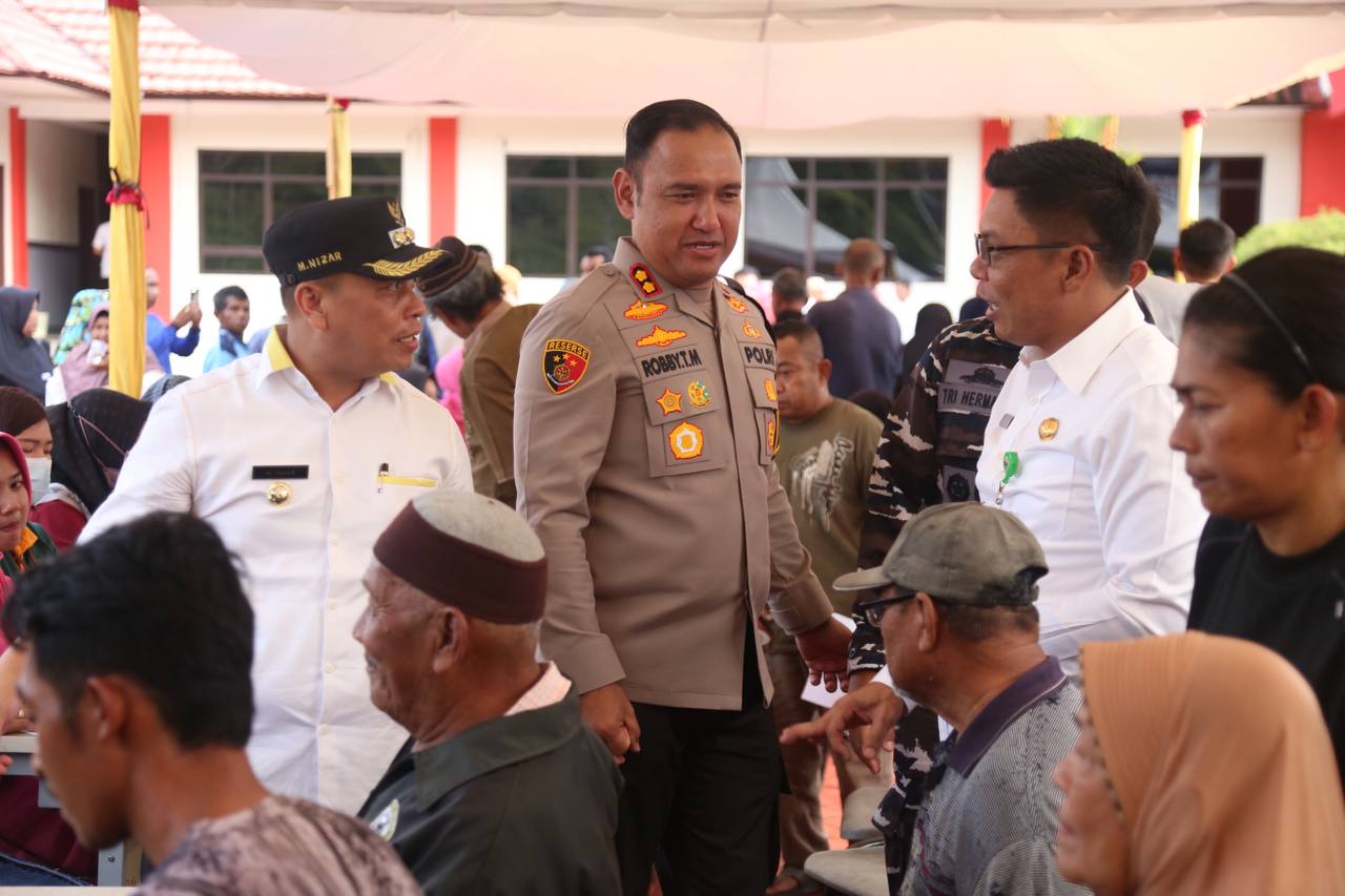 Kapolres Lingga bersama Bupati Lingga (foto:ist)