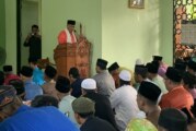 Bupati Nizar Jadi Khatib Shalat Ied di Dabo Singkep