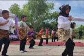 Panggung Kreativitas dan Tangis Haru Warnai Perpisahan 21 Murid SD 008 Singkep