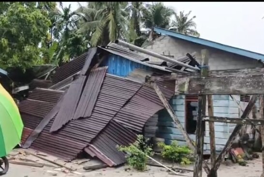 Angin Puting Beliung Hantam Pemukiman Warga di Bukit Kabung, Dua Rumah Warga Rusak Parah