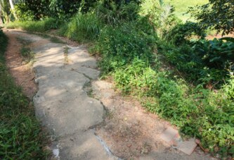 Infrastruktur Terabaikan : Jalan RT.003 RW.001 Berlubang dan Rawan Kecelakaan