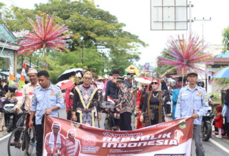 Menjaga Warisan, Merawat Persatuan: Kelurahan Sungai Lumpur Tampil Membawa Pesan Budaya di Pawai Pembangunan