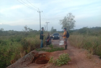 Jembatan di Tanah Putih Ambruk Akibat Hujan, Akses Warga Terganggu