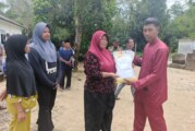 Apri Fajar Hermanto Salurkan 83 Paket Beras untuk Warga KAT Sungai Buluh: “Meski Jauh di Mata, Tetap Dekat di Hati”