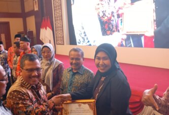 Keterbukaan Informasi Publik: Bawaslu Lingga Raih Penghargaan Tingkat Provinsi