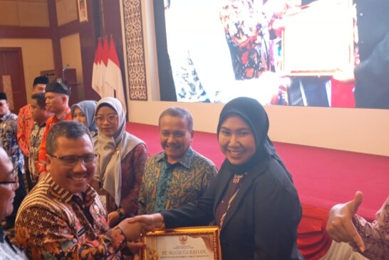 Keterbukaan Informasi Publik: Bawaslu Lingga Raih Penghargaan Tingkat Provinsi