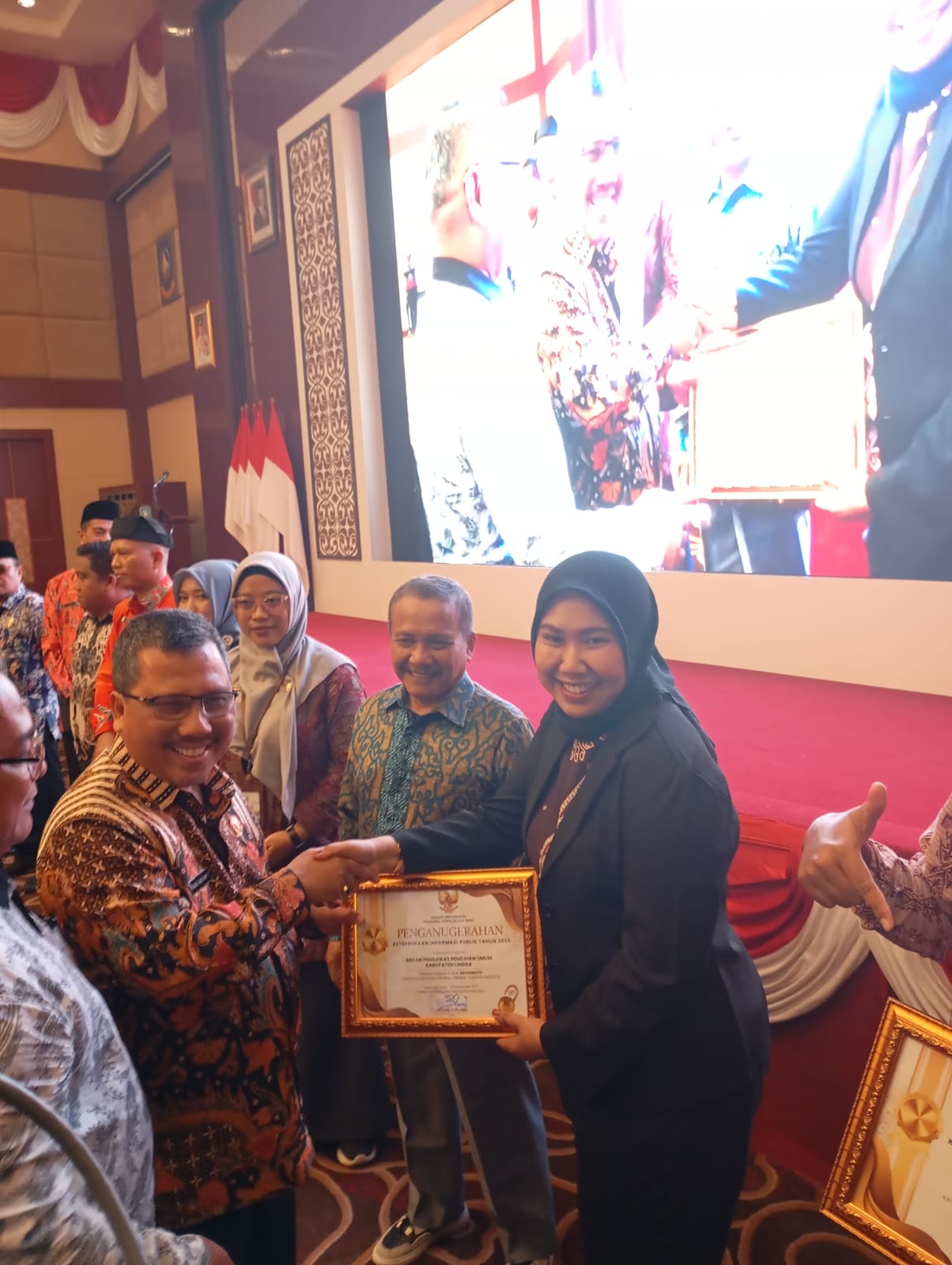 Keterbukaan Informasi Publik: Bawaslu Lingga Raih Penghargaan Tingkat Provinsi | F. Redaksi