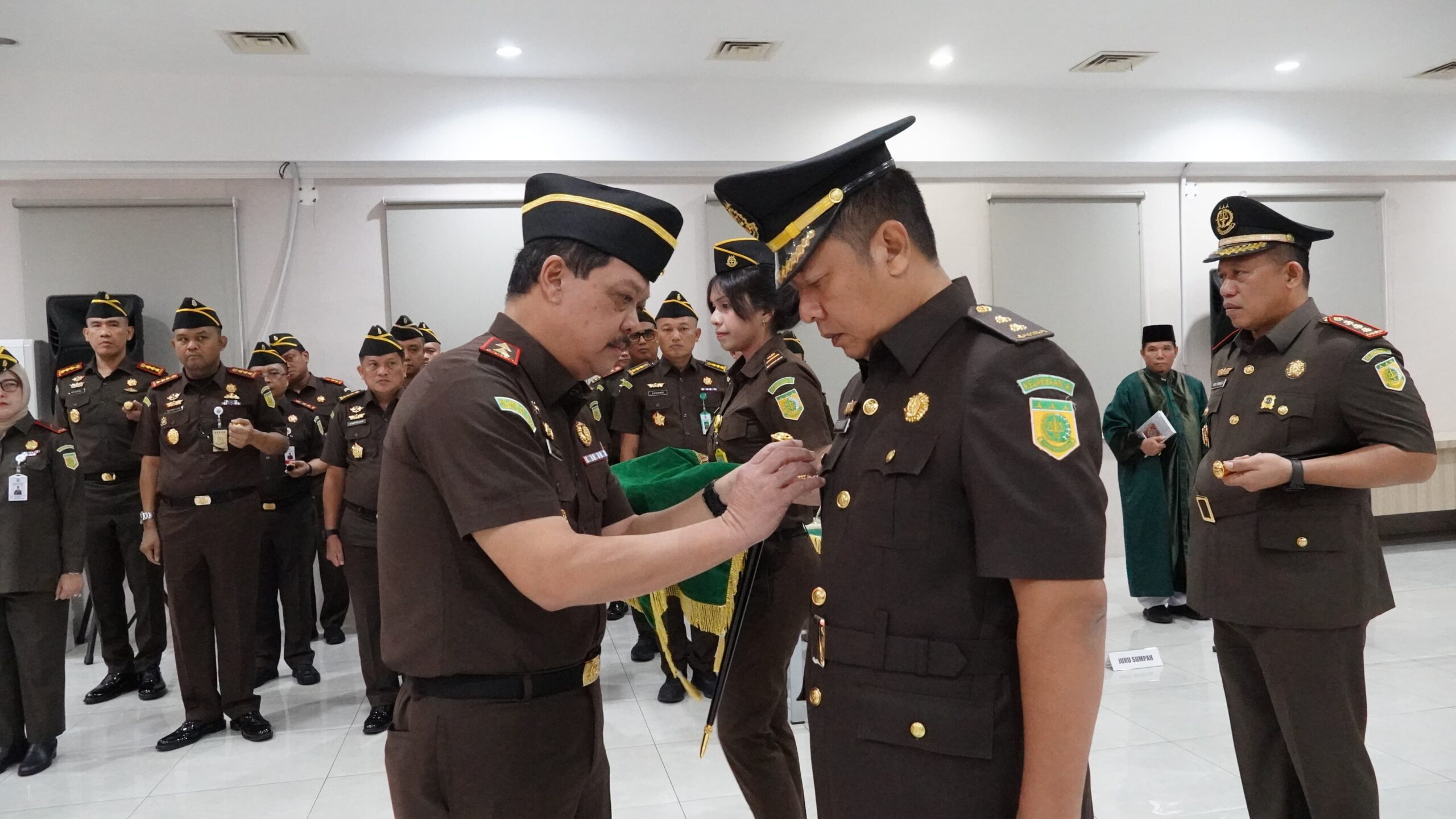 Lantik Aspidum Baru, Kajati Kepri J. Devy Sudarso Tekankan Profesionalitas dan Integritas | F. Kejati Kepro
