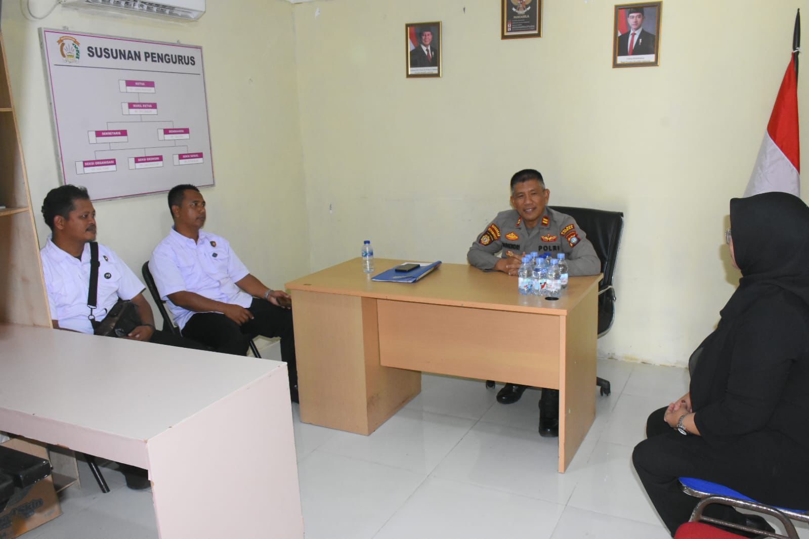 Polsek Daik Terima Kunjungan Silaturahmi Ketua DPRD Lingga, Pererat Koordinasi Kamtibmas | F. Redaksi