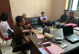 Satreskrim Polres Lingga Limpahkan Tersangka dan Barang Bukti Tahap II Kasus Pencabulan Anak ke Kejaksaan