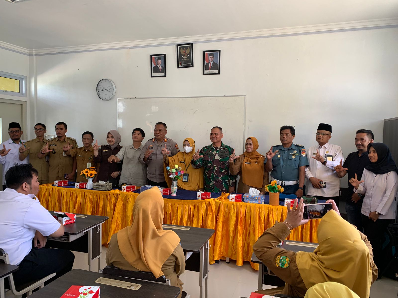 Program Makan Bergizi Gratis Resmi Disalurkan di SPPG Lingga Singkep 2 | F. Redaksi