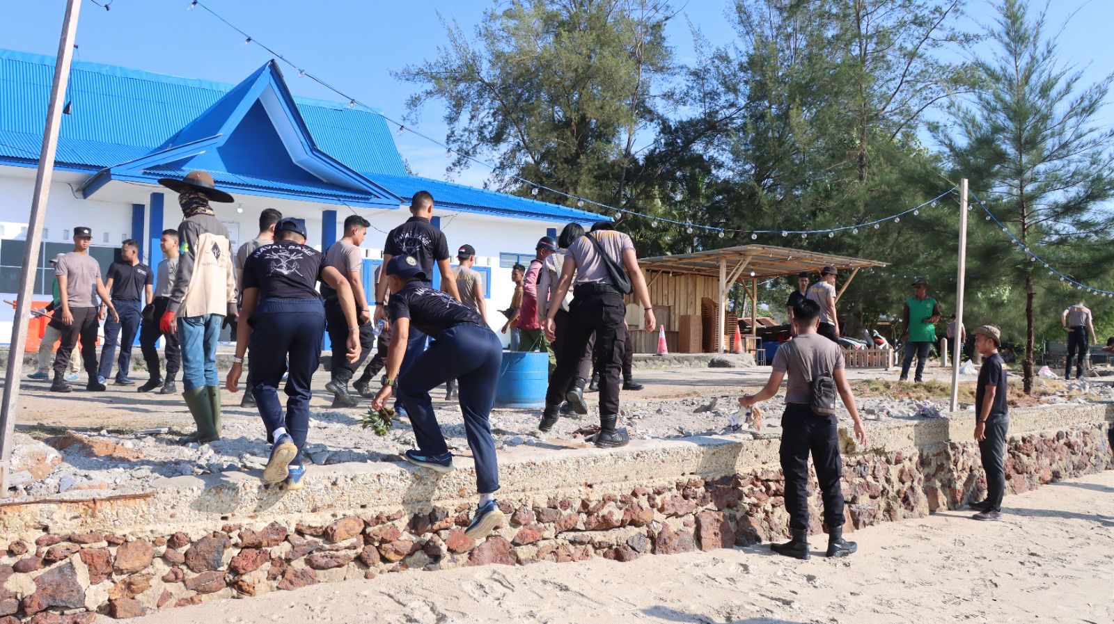 Aksi Nyata Jaga Lingkungan Pesisir Lewat Gerakan Indonesia ASRI | F. Redaksi