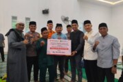 Safari Ramadhan Hari Ke-9, Wakil Bupati Lingga Salurkan Bantuan untuk Duafa dan Yatim di Penuba