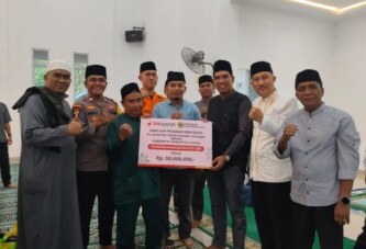 Safari Ramadhan Hari Ke-9, Wakil Bupati Lingga Salurkan Bantuan untuk Duafa dan Yatim di Penuba