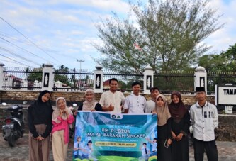 Siswa MA Al-Barakah Singkep Berbagi Takjil di Dua Lokasi, Wujud Kepedulian Sosial di Bulan Ramadan