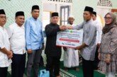 Safari Ramadhan di Bakung Serumpun, Bupati dan Wabup Lingga Serahkan Bantuan untuk Yatim dan Lansia