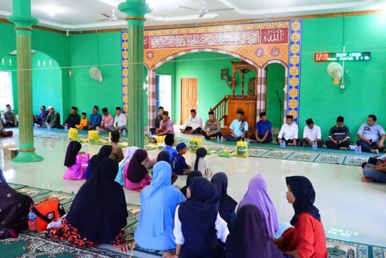 Sekda Lingga Safari Ramadhan di Desa Bukit Harapan, Salurkan Bantuan untuk Anak Yatim dan Lansia