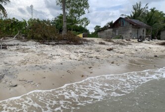 Abrasi Pantai Terjang Deretan Pesisir Pantai MIN Kampung Boyan, Satu Bangunan Warga Dilaporkan Roboh