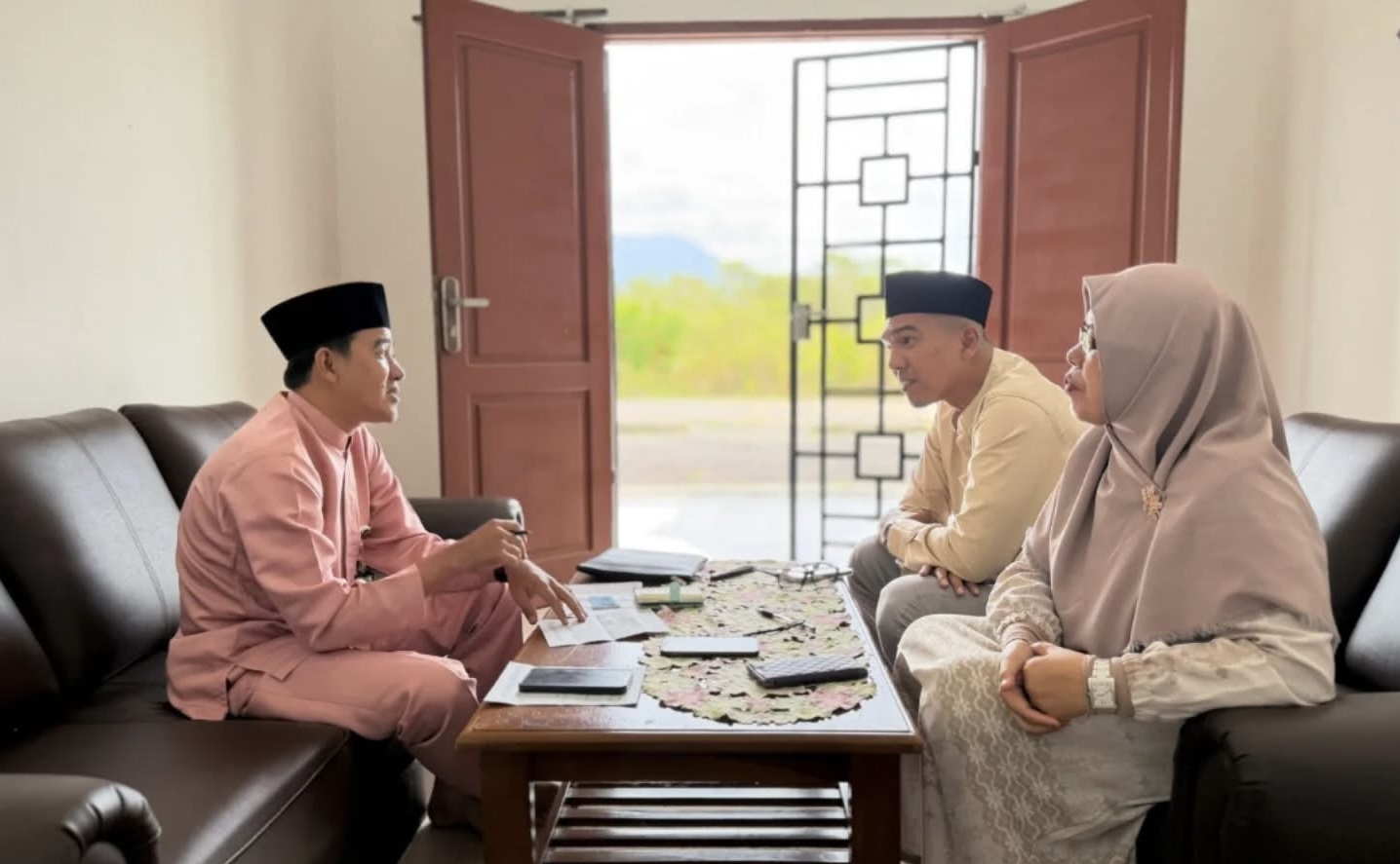 Wakil Bupati Lingga Bayar Zakat Fitrah dan Zakat Penghasilan Melalui BAZNAS | F. Diskominfo Lingga