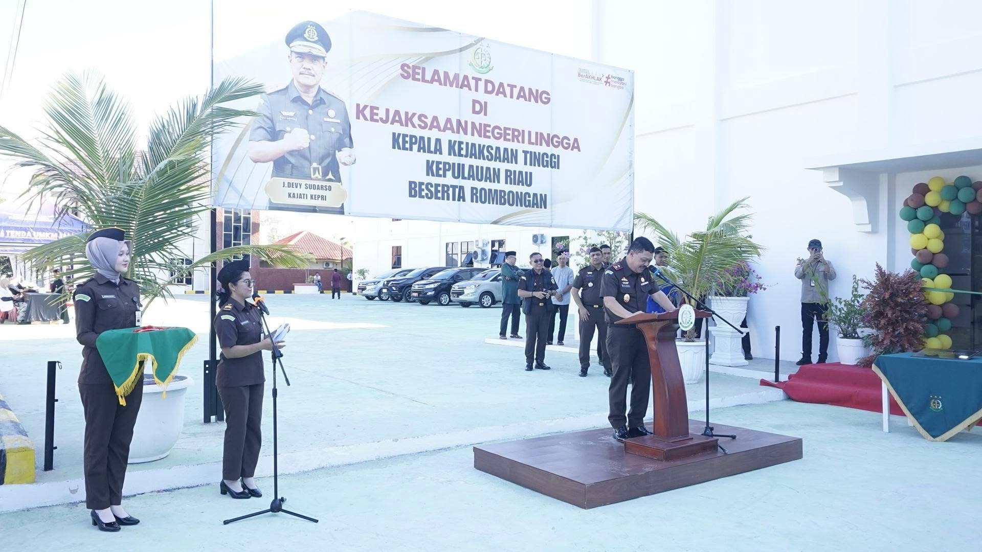 Kajati Kepri Resmikan Gedung Serba Guna Kejari Lingga, Bupati dan Wakil Bupati Turut Hadir | F. Diskominfo Lingga