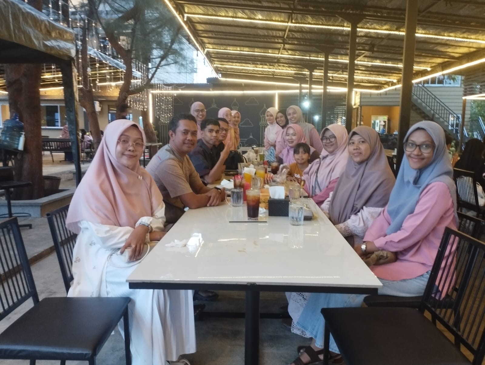 Buka bersama Tendik MA Al-Barakah Singkep Jadi Momentum Memperkuat Silaturahmi dan Kekeluargaan | F. Penulis