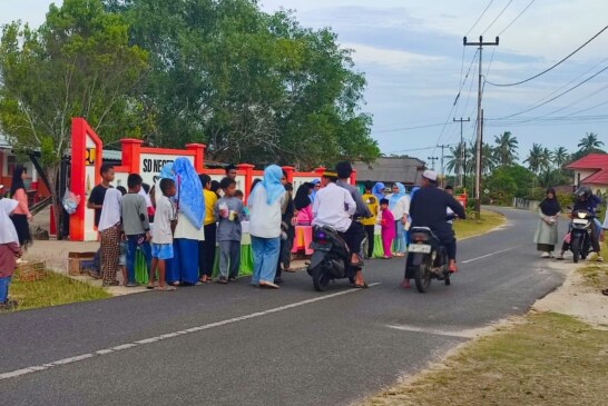SDN 008 Singkep Berbagi Takjil di Bulan Ramadan, Tanamkan Nilai Kepedulian Sejak Dini