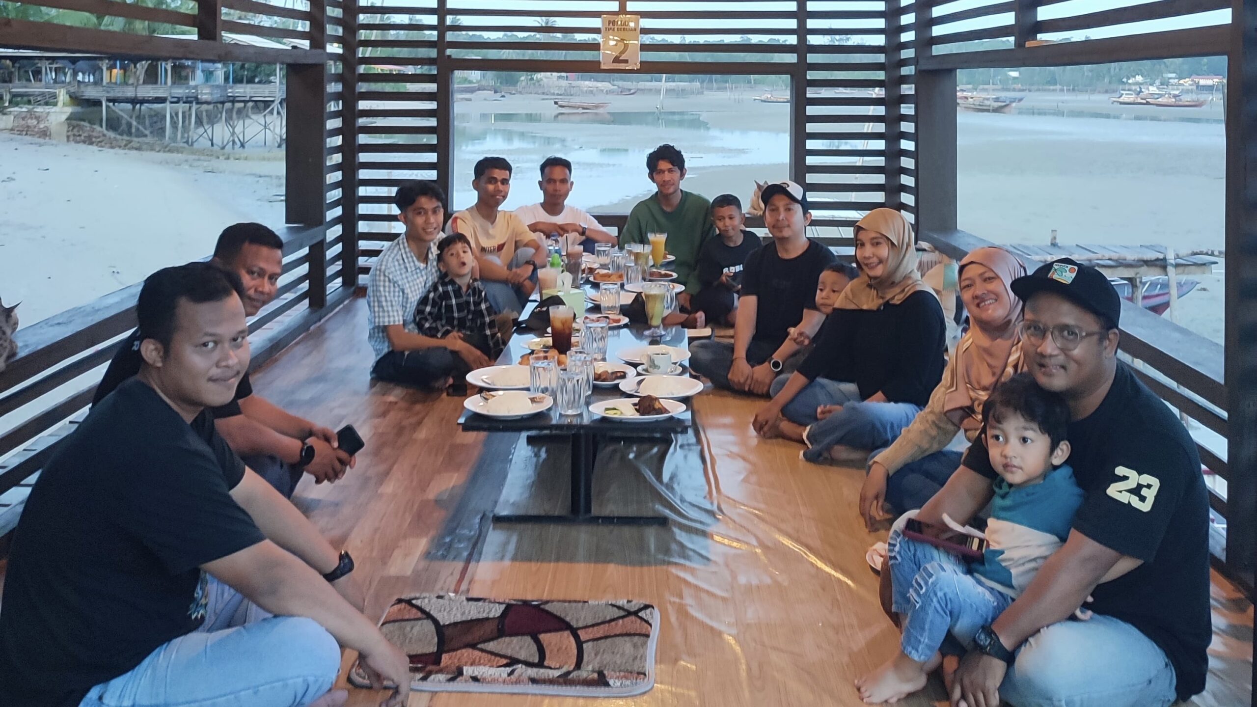 Hangatnya Kebersamaan Ramadan, LMG Gelar Buka Puasa Bersama di Pantai Tiga Berlian | F. Redaksi