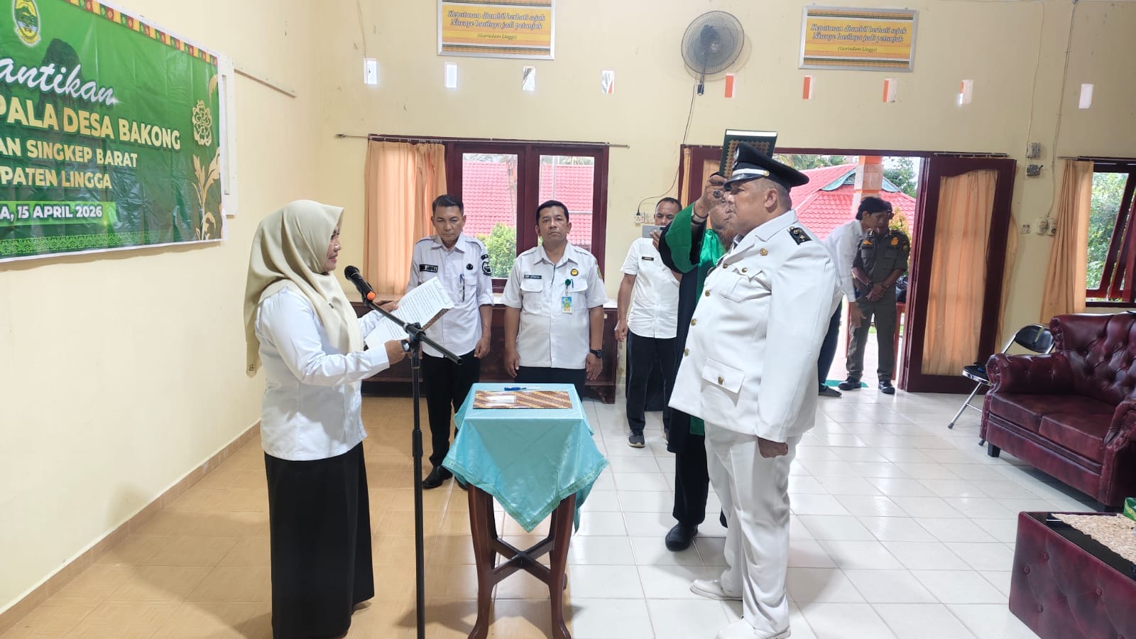 Plt Camat Singkep Barat Lantik Pj Kepala Desa Bakong, Tekankan Transparansi dan Pelayanan Publik | F. Redaksi