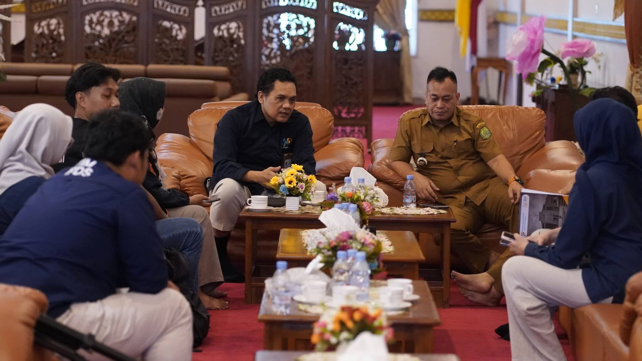 Bupati Lingga Jadi Responden Perdana Sensus Ekonomi 2026, Ajak Masyarakat Berpartisipasi Aktif | F. Diskominfo Lingga